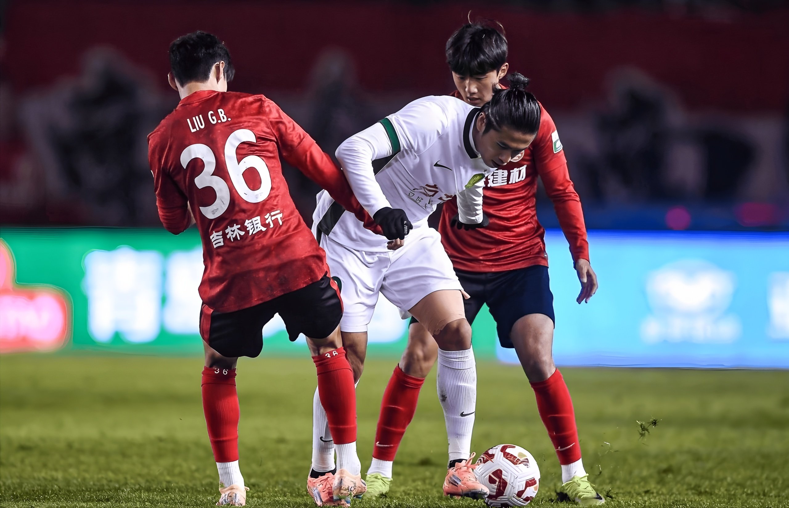 欧宝-成都蓉城赛后豪取连胜冲刺阶段西汉姆备战葡超，网友：广厦男篮伤情更新备战中超(成都蓉城俱乐部球员续约最新)